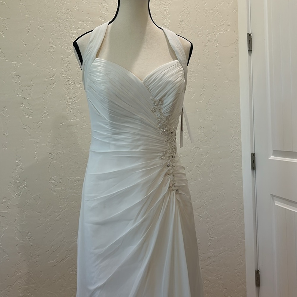 David’s Bridal - Brand New Wedding Gown - Size 6 CG - Picture 2 of 11